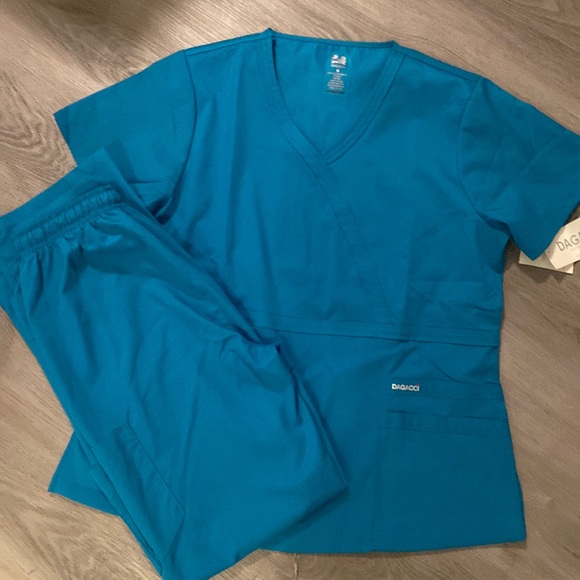 Dagacci scrub set - Picture 1 of 3